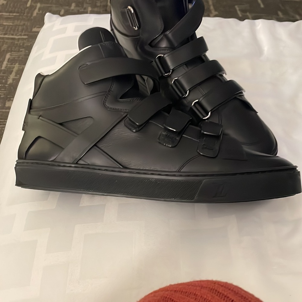 Black 10.5 Louis Vuitton Gently used - Picture 2 of 4